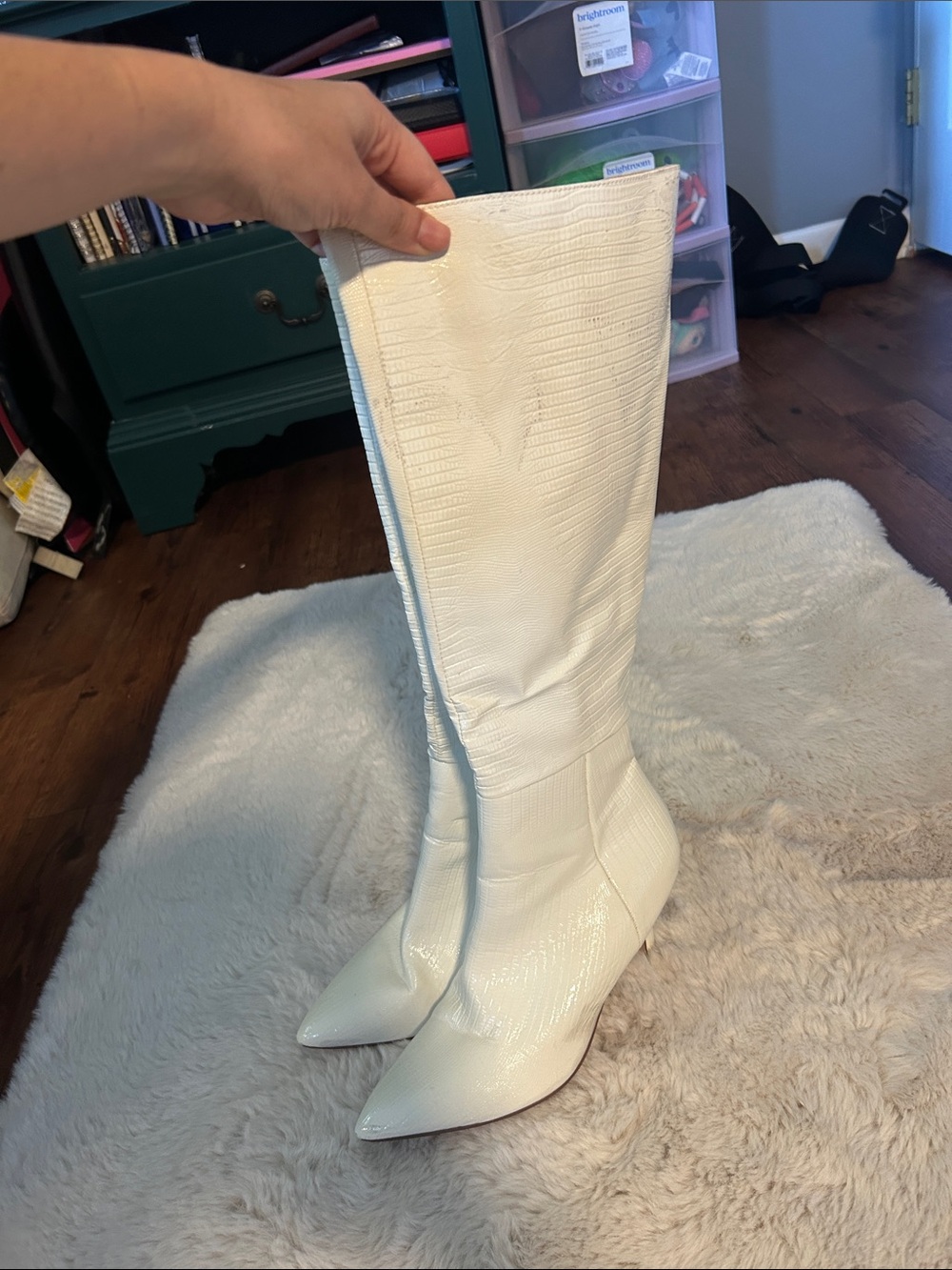 Women's White Knee-High Pointed-Toe Boots